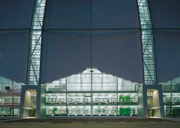 referenz-cargo-lifter-werfthalle-bild-04-palladium-pd-burg-schuh-gbr